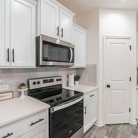 Gorgeous New Townhome/Charlotte! Exterior photo