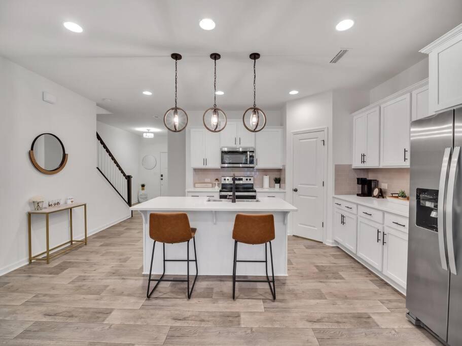Gorgeous New Townhome/Charlotte! Exterior photo