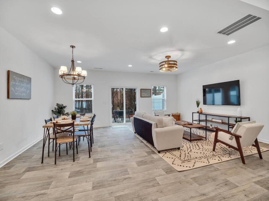Gorgeous New Townhome/Charlotte! Exterior photo
