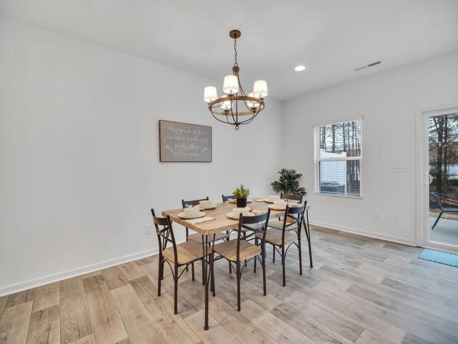 Gorgeous New Townhome/Charlotte! Exterior photo